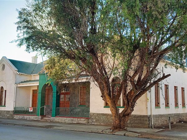 8 Bedroom Property for Sale in Victoria West Northern Cape